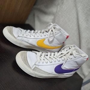 Nike Blazer Mid '77 Vintg Size 10 Mens/ 11.5 Wmns